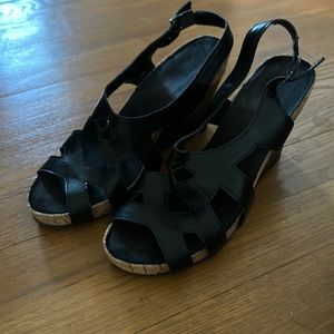 Aerosoles size 7 1/2 US 5 1/2 EU 3” heels with 1/2” lift. Comfy, cute, strappy.